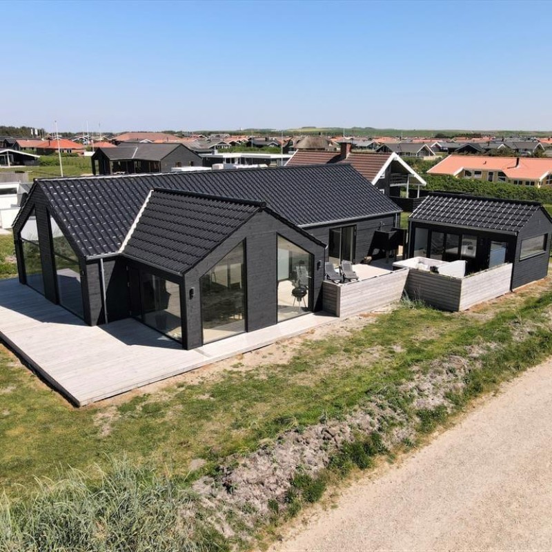 Sommerhus - 10 personer -  - Amazonevej - Vejlby Klit - 7673 - Harboøre