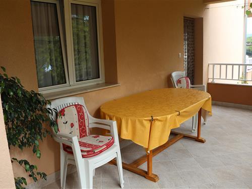 Holiday Home/Apartment - 3 persons -  - Basina - 21462 - Basina