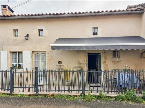 Holiday home - 6 persons -  - Rue des Bleuets, Vergné - 86400 - Savigné