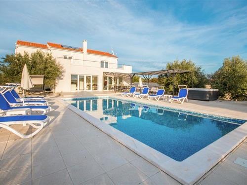 Holiday home - 12 persons -  - Radasinovci - Biograd-Radasinovci - 23422 - Radosinovci