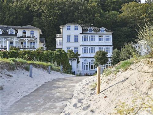 Holiday Home/Apartment - 4 persons -  - Strandpromenade - 18609 - Binz