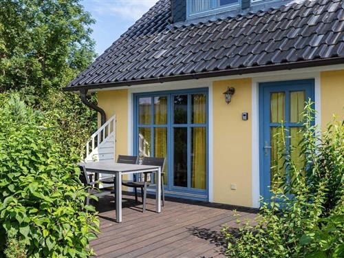 Ferienhaus - 5 Personen -  - Dorfstraße - 18569 - Neuenkirchen