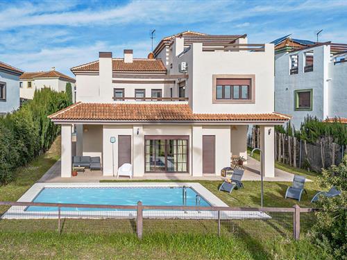 Holiday home - 8 persons -  - c/ Sergio Garcia - 41210 - Guillena