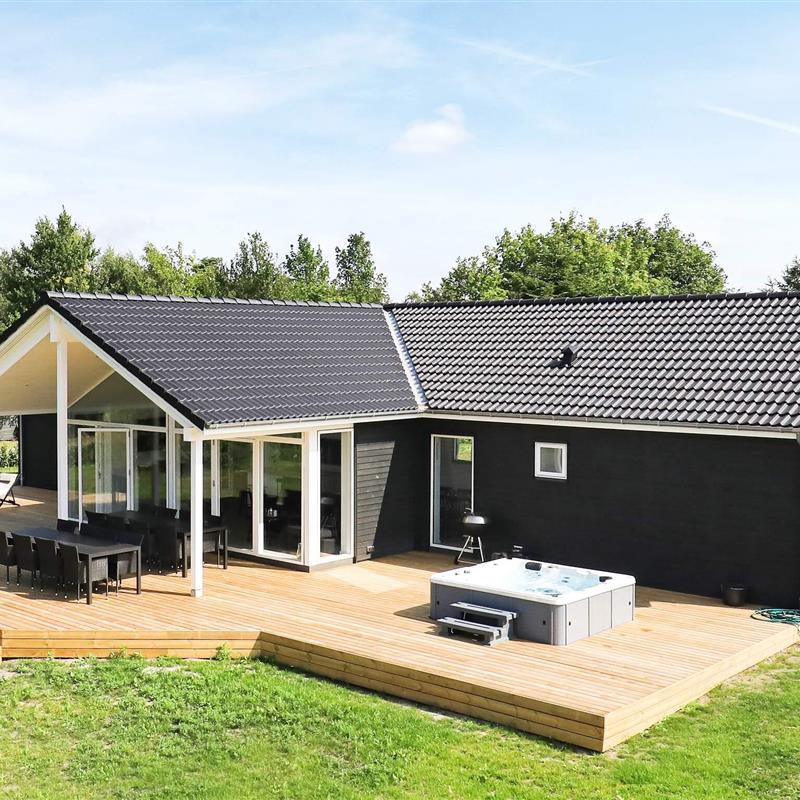 Sommerhus - 14 personer -  - Akacievej - Marielyst - 4873 - Væggerløse