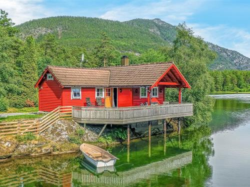 Holiday home - 7 persons -  - Søreidsvegen - Sandane/Søreide - 6823 - Sandane