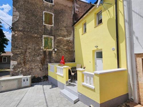 Holiday Home/Apartment - 3 persons -  - 52464 - Tadini