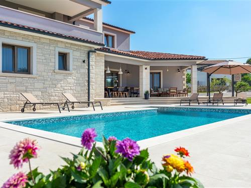 Holiday home - 8 persons -  - Šcedini - 52231 - Šumber