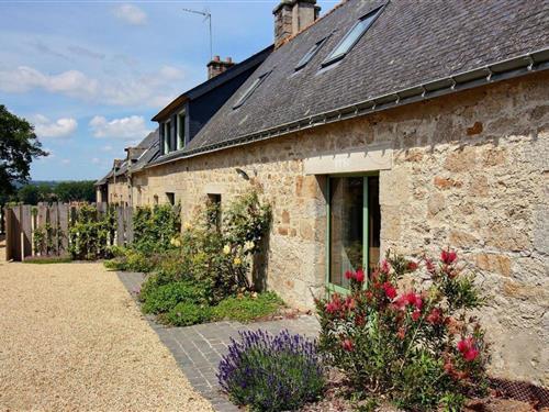 Holiday home - 9 persons -  - 56300 - Neuillac