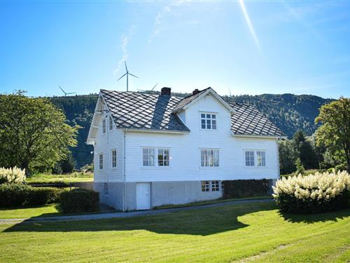 Holiday home - 8 persons -  - Sandvikvågvegen - Fitjar/Sunnhordaland - 5419 - Fitjar