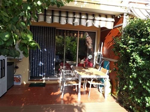 Holiday apartment - 3 persons -  - Six Fours - 83140