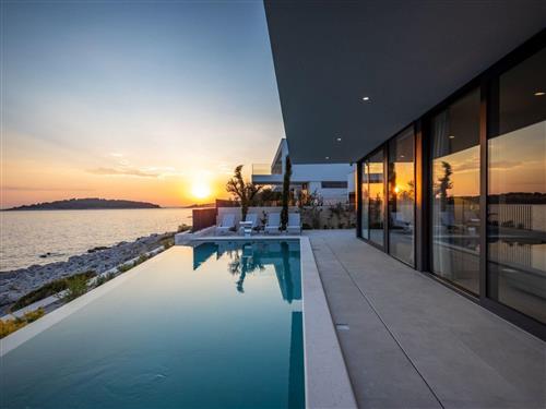 Feriehus - 10 personer -  - Podorljak - 22203