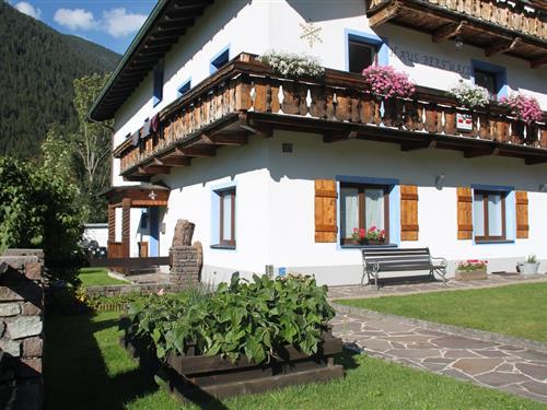 Holiday Home/Apartment - 5 persons -  - 6621 - Bichlbach