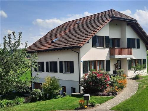 Holiday apartment - 3 persons -  - Ufhusen - 6153