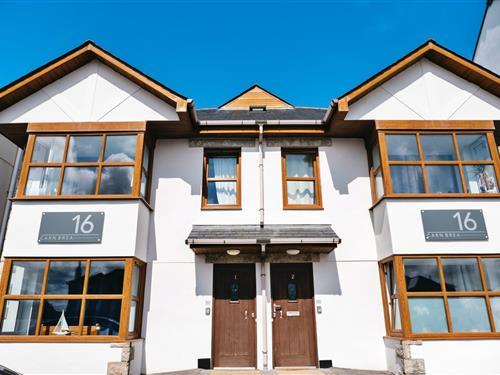 Holiday home - 8 persons -  - TR7 2QD - Newquay