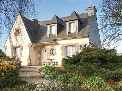 Holiday home - 8 persons -  - rue du Calvaire - 22930 - Yvias