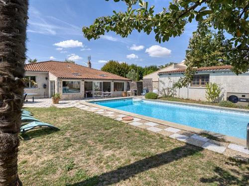 Holiday home - 6 persons -  - Rue du Grand Chemin - La Rochelle - 17220 - Clavette