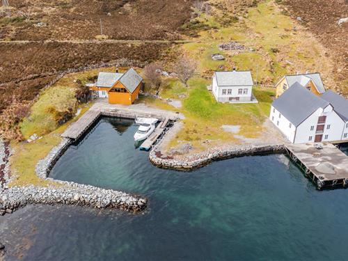 Sommerhus - 6 personer -  - Hamna - Bringsinghaug/Storholmen - 6087 - Kvamsøy