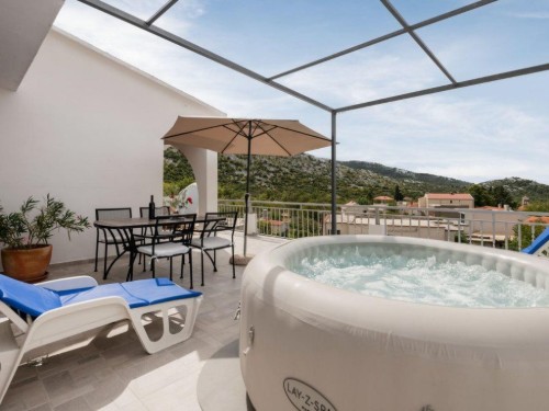Holiday home - 5 persons -  - Zadvarje - 21255