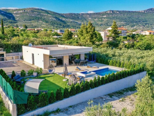 Feriehus - 8 personer -  - Ulica Tina Ujevica - Trogir-Kastel Novi - 21216 - Kastel Novi