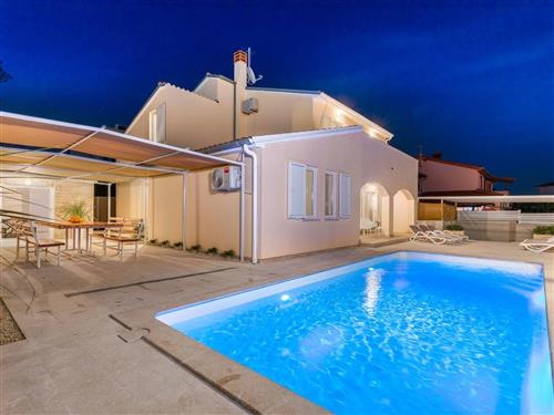 Holiday home - 11 persons -  - Pula - 52100