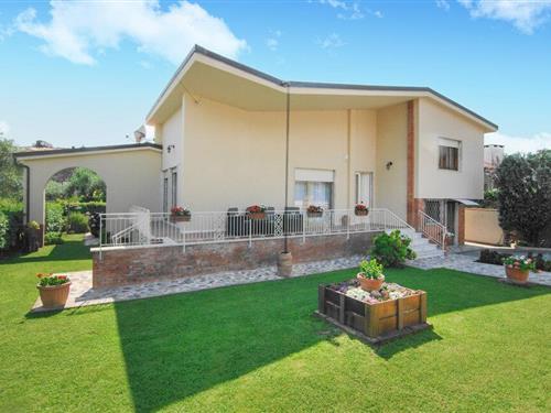 Sommerhus - 8 personer -  - Via Luigi Salvatori - Querceta - 55047 - Pozzi