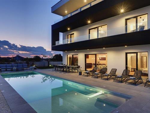 Holiday home - 14 persons -  - Franceska Sponze BB - 52100 - Pula