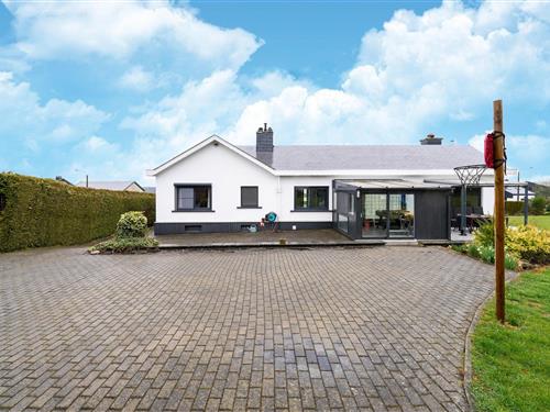 Holiday home - 8 persons -  - 4990 - Lierneux