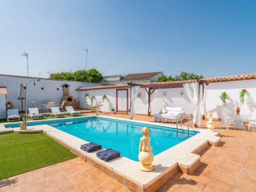 Holiday home - 8 persons -  - 41470 - Peñaflor