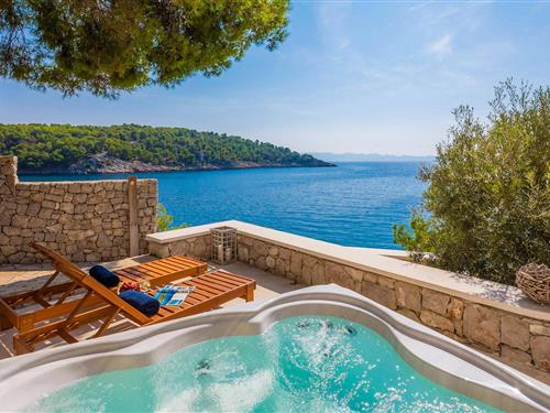 Holiday home - 6 persons -  - Kalina - Brac-Milna - 21405 - Milna