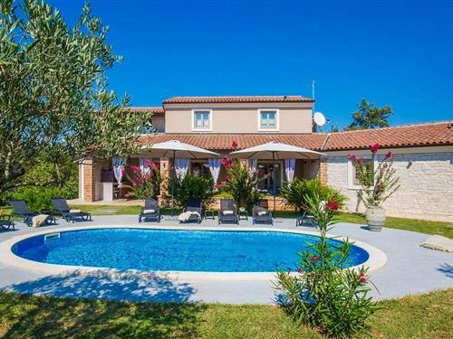 Holiday home - 8 persons -  - Divsici - 52215 - Vodnjan