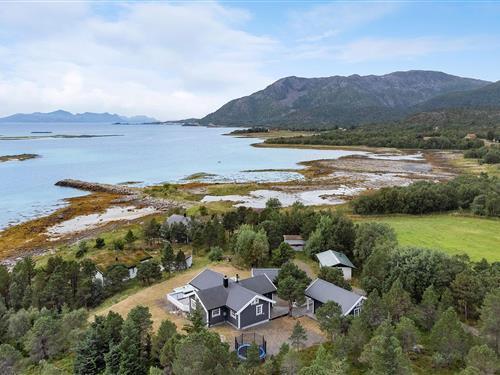 Holiday home - 18 persons -  - Strandstindvegen - 8410 - Lødingen