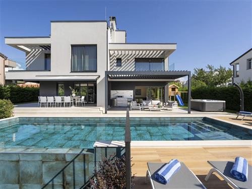 Holiday home - 10 persons -  - Porec - 52440