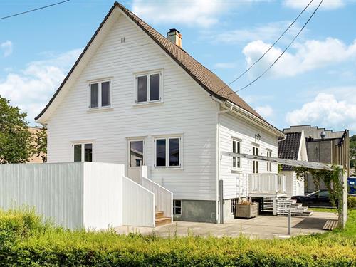 Holiday home - 8 persons -  - Abraham Berges gate - 4580 - Lyngdal