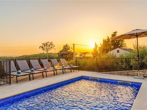 Villa - 6 persons -  - 52440 - Mugeba