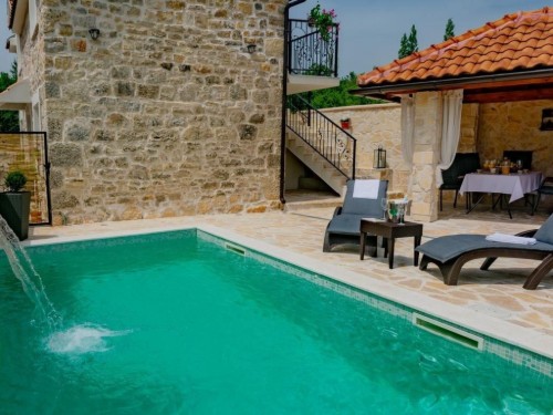 Holiday home - 5 persons -  - 22320 - Drniš