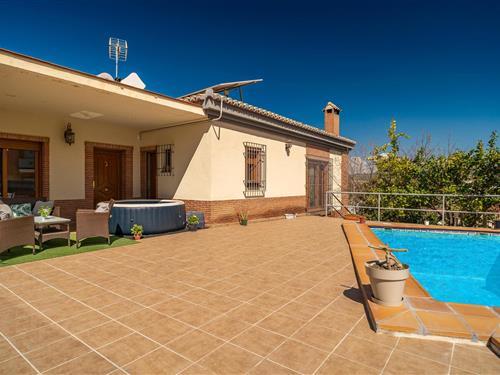 Holiday home - 7 persons -  - Av. Mariana Pineda - Jun (Granada) - 18213 - Jun