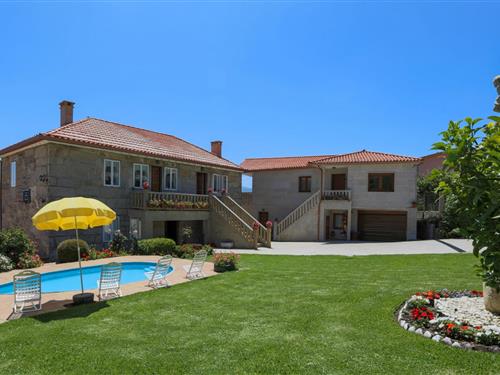 Holiday home - 8 persons -  - Laño - 36992 - Raxo