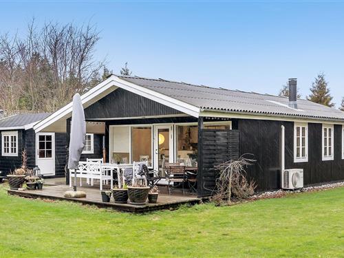 Sommerhus - 4 personer -  - Bonderosevej - Marielyst - 4873 - Væggerløse