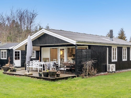 Holiday home - 4 persons -  - Bonderosevej - Marielyst - 4873 - Væggerløse