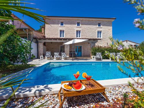 Holiday home - 8 persons -  - Vrh - 52204 - Liznjan