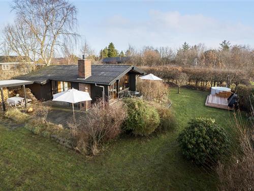 Sommerhus - 4 personer -  - Kamillevej - Vejby Strand - 3210 - Vejby