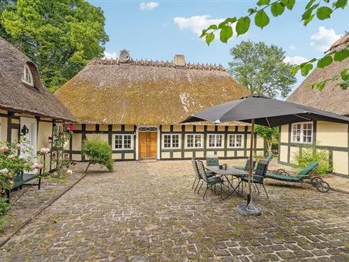 Sommerhus - 12 personer -  - Slots Alle - Å Strand - 5631 - Ebberup