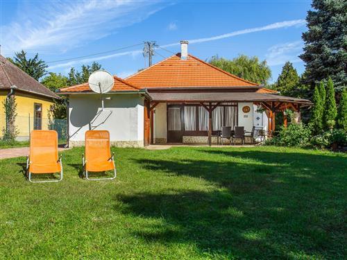 Holiday Home/Apartment - 5 persons -  - Balatonmariafurdo - 8647