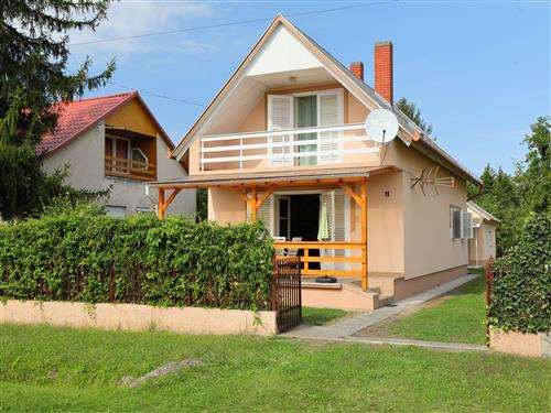 Holiday Home/Apartment - 8 persons -  - Balatonmariafurdo - 8647