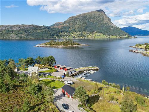  - 3 persons -  - Seljevegen - 6717 - Flatraket