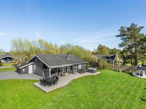 Sommerhus - 10 personer -  - Musestien - Marielyst - 4873 - Væggerløse