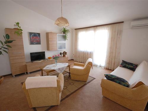 Holiday Home/Apartment - 6 persons -  - Nikole Loncarica 7 Njivice, - 51512 - Njivice