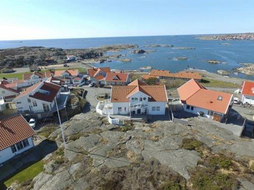 Holiday Home/Apartment - 8 persons -  - 475 45 - Fotö