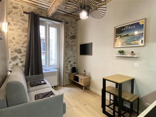 Ferienhaus - 2 Personen -  - 06600 - Antibes