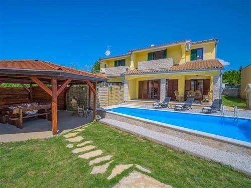 Feriehus - 9 personer -  - Rogovi - 52465 - Rogovi